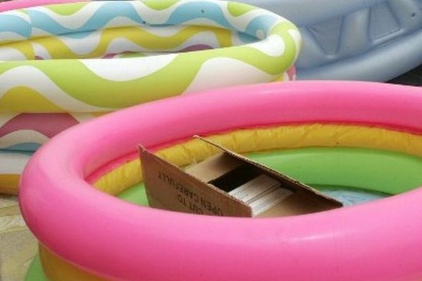 Des piscines gonflables pour enfants.