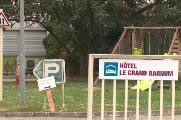 A peine ouvert, cet hôtel d'hébergement solidaire a dû fermer, en raison d'un arrêté pris par le maire de la ville Michel Rantonnet, pour non-conformité des travaux