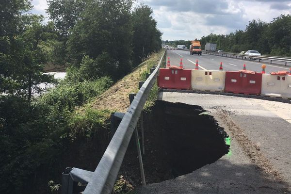 Effondrement de la chaussée sur la RN 157 Rennes-Paris, avec une circulation réduite