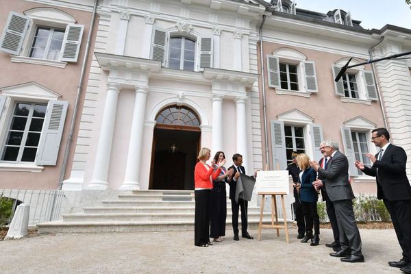 Emmanuel Macron inaugure le château de Fernay-Voltaire