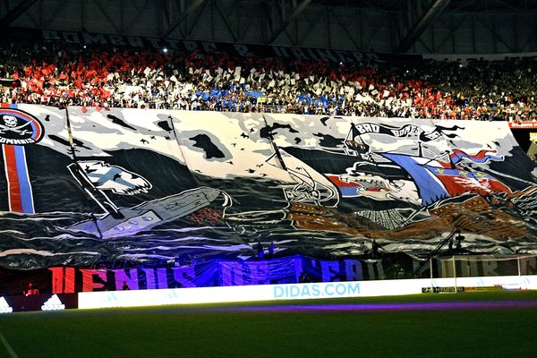 Tifo des supporters de l'Olympique Lyonnais du virage Nord