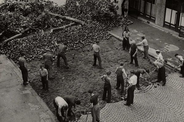  «Libération de Paris - 22 août 1944 - Montrouge avenue de la République».