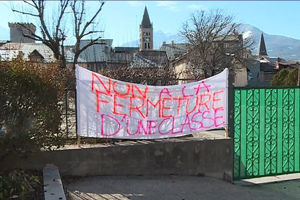 L'entrée de l'école "la Farandole" à Embrun