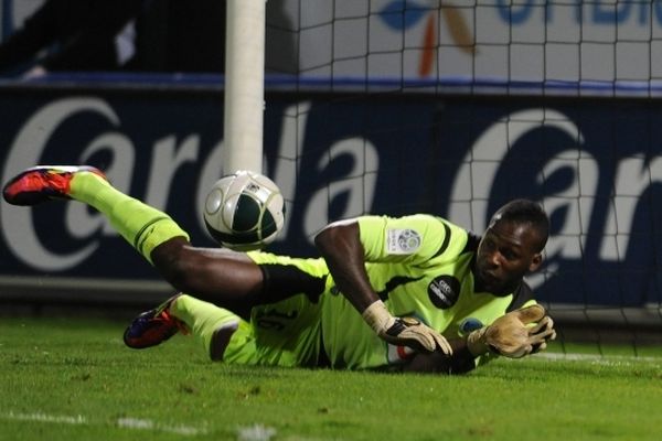 Johny Placide signe pour trois ans et demie à Reims.