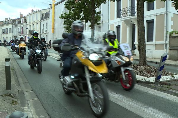 Plus de 200 motards ont fait vrombir leurs machines dans les rues de Périgueux pour dénoncer la dangerosité de nombreuses infrastructures routières dans le département