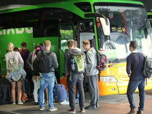 Les bus peuvent être une alternatives quand les trains sont supprimés.