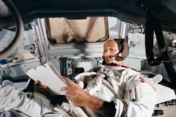 Le pilote du module de commande d'Apollo 11, Michael Collin, à l'entraînement pratique dans le simulateur du centre spatial Kennedy, le 19 juin 1969. L'astronaute américain est décédé à l'âge de 90 ans, a annoncé sa famille dans un communiqué du 28 avril 2021. 