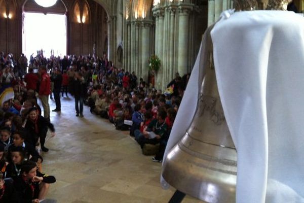 Près de 2000 scouts américains et européens ont assisté ce matin à une messe pour la paix et la fraternité en la cathédrale de Bayeux ce samedi matin