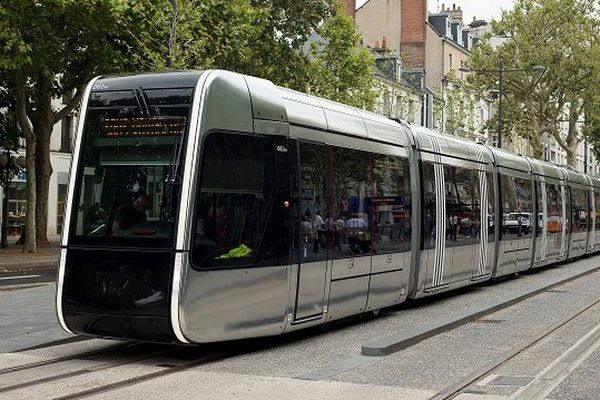 Photo prise lors de l'inauguration de la 1ère ligne de tram, à Tours, e,n août 2013. 