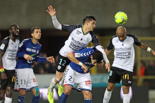 Les Tourangeaux, en blanc, ont mené deux fois au score face à Strasbourg, en vain...