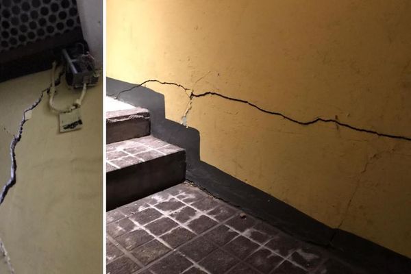 Ces fissures dans le hall de l'immeuble situé au 48 rue de la Monnaie à Lille ont été photographiées par Jules Decaudain le 8 octobre 2020.