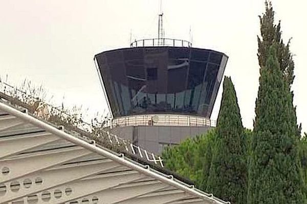 Montpellier - la tour de contrôle de l'aéroport - avril 2016.