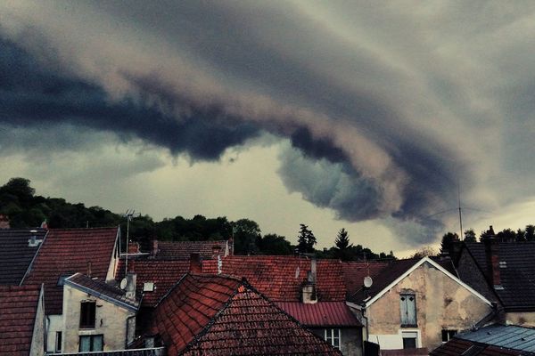 Marne Un Nuage Tres Rare Pour Un Orage Tres Violent