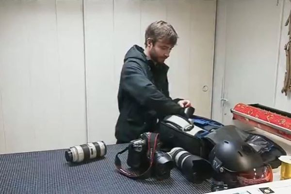 Pierre-Alex se remet doucement de son agression. Il était allé faire des photos du rassemblement des gilets jaunes à Bordeaux samedi 29 décembre quand un poignée d'entre eux l'ont chassé et tabassé.