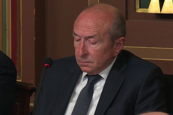 Adressé à Gérard Collomb par la maire DVG du 1er arrondissement Nathalie Perrin-Gilbert : "C'est plutôt des excuses qu'il faudrait que vous présentiez aux Lyonnaises et aux Lyonnais parce que, pour le dire en langage politique, vous leur avez fait ce qu'on appelle désormais +une Pénélope+" 