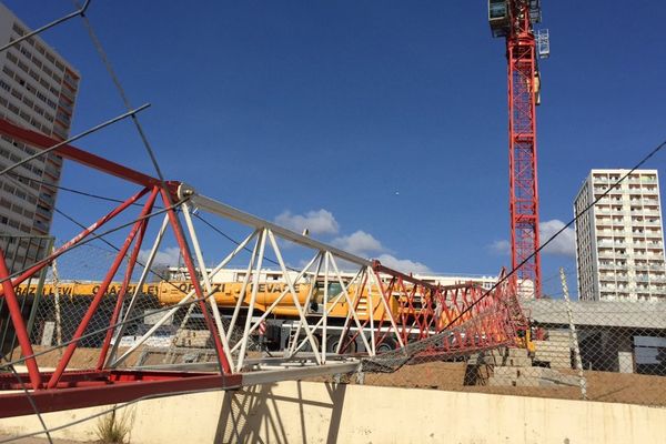 Illustration : grue sur un chantier dans le quartier des Salines à Ajaccio