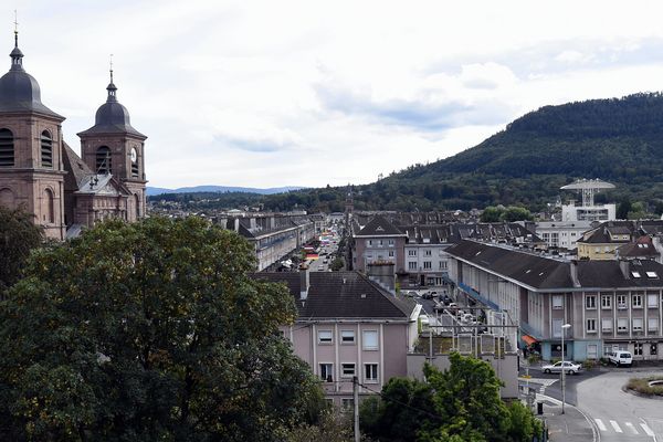 A Saint-Dié-des-Vosges, le maire sortant est réélu dès le premier tour.