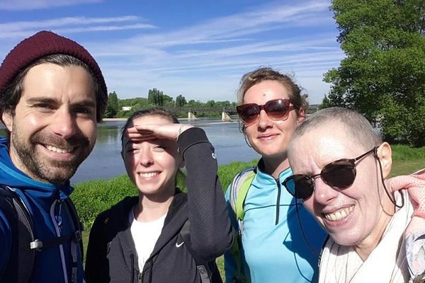  Julien Mas à Pouilly-sur-Loire, dans la Nièvre, en compagnie de Julie, Patricia et Hermance le 10 mai 2017.