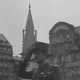 La cathédrale de Strasbourg en fond, le général Leclerc salue ses hommes place Kléber, le 23 novembre 1944.