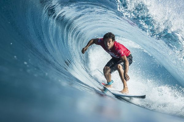 Jérémy Florès a surpassé John John Florence de quelques centièmes en finale de la compétition hawaïenne.