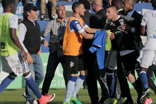 Incidents lors du match Bastia-Lyon le 16 avril 2017.