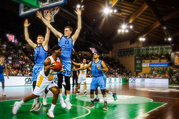 Le Limoges CSP est tombé contre un mur.