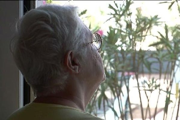 Ce soir-là, elle marchait sur la promenade avec sa meilleure amie. 