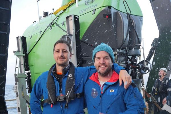 Jérémie Morizet à gauche et Tim MacDonald ont décroché un nouveau record de profondeur dans le cadre de l'exploration sous-marine.