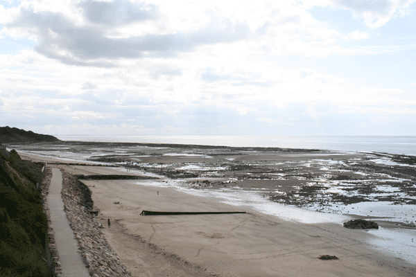 Dans le Calvados, nuages à l'horizon de la plage de Villerville, ce SAMEDI.