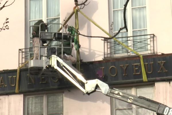 La plaque installée au 14 rue Mouffetard à Paris depuis la fin du XIXème siècle a été décrochée ce lundi 26 mars 2018.