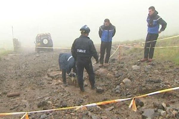 Mercredi matin, une équipe de démineurs est venue de Lyon pour retirer quatre obus de la seconde guerre mondiale retrouvés au Mont Dore.