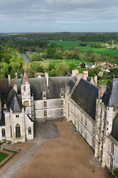 Le château de châteaudun est classé "château de la Loire", malgré son éloignement de l'axe ligérien.