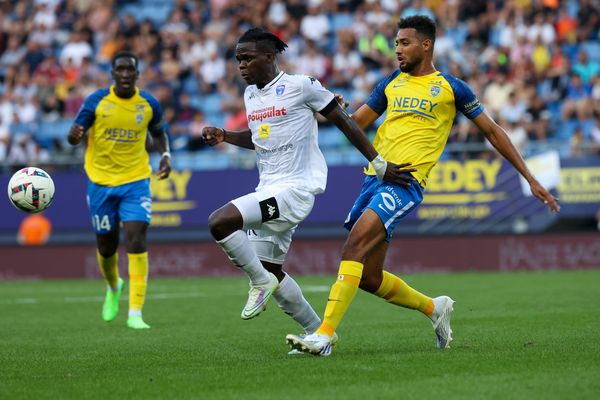 Après une victoire face à Pau, le FCSM confirme sa lancée en gagnant 3-0 face à Niort.