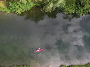 La Somme, navigable en barque ou canoë-kayak, comporte de nombreux points d'embarcation