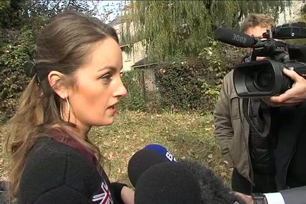 Jennifer Manniez, femme de gendarme, témoigne après l'incendie de la nuit à la gendarmerie de Meylan. 