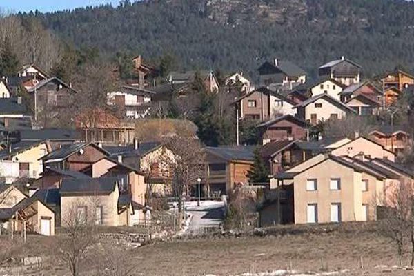 Le corps du bébé a été découvert dans le local commun d'un immeuble, à la Llagone, dans les Pyrénées-Orientales