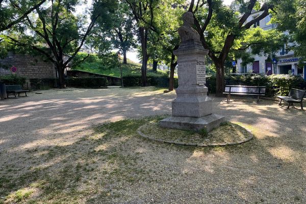 Le square Bouchot est le théâtre de nuisance sonore et de violence quotidiennement selon les riverains