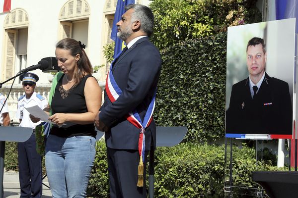 La veuve d'Eric Comyn, gendarme tué par un chauffard récidiviste à Mougins est la cible de propos injurieux sur les réseaux sociaux.