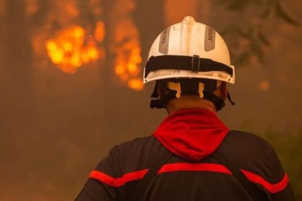 En ce 14 juillet 2022, les pompiers sont toujours mobilisés pour tenter de circonscrire les incendies en Gironde.