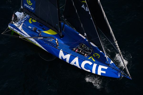 Charlie Dalin (Macif) avait franchi en tête le cap Finisterre, première difficulté de la 10e édition du Vendée Globe, avant d'être devancé.