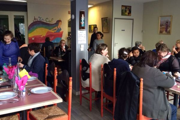 Le premier déjeuner au restaurant "l'arc-en-ciel" à Elbeuf