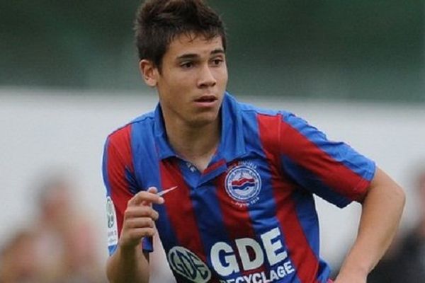 On ne verra plus Raphael Guerreiro avec le maillot du Stade Malherbe. Le jeune défenseur quitte les terrains de Ligue 2 pour évoluer l'an prochain en Ligue 1 sous les couleurs de Lorient.