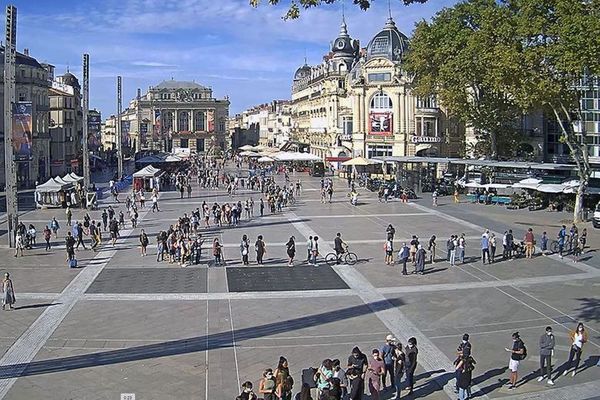 File d'attente impressionnante et une majorité de jeunes, cette semaine au drive test de la Comédie à Montpellier