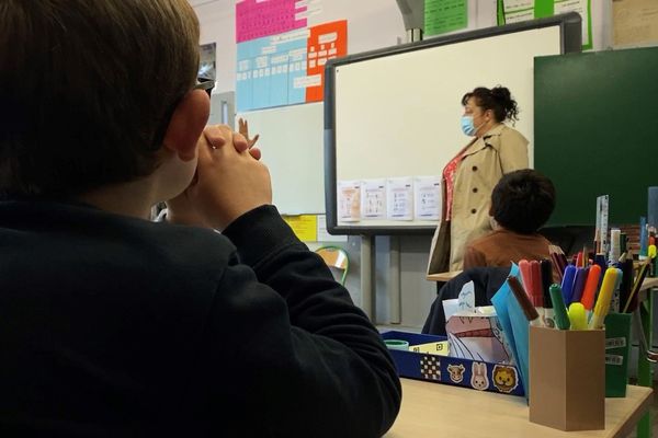 Après le coronavirus, les règles de distanciation respectées dans l'école de Meilards en Corrèze