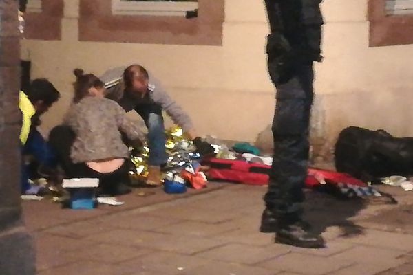 Soins portés à un blessé de l'attentat de Strasbourg, mardi 11 décembre 2018.