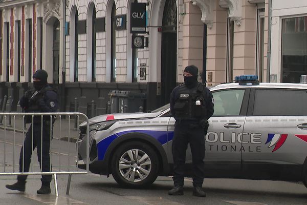 La rue Solférino à Lille coupée par la police pour les besoins de la reconstitution