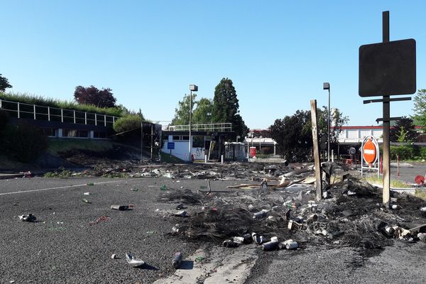 Dans la nuit de mardi 23 et mercredi 24 mai le PC sécurité à l'entrée de la manufacture a été totalement incendié et détruit