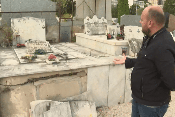 Certaines concessions ayant une centaine d'années sont laissés à l'abandon par les familles.