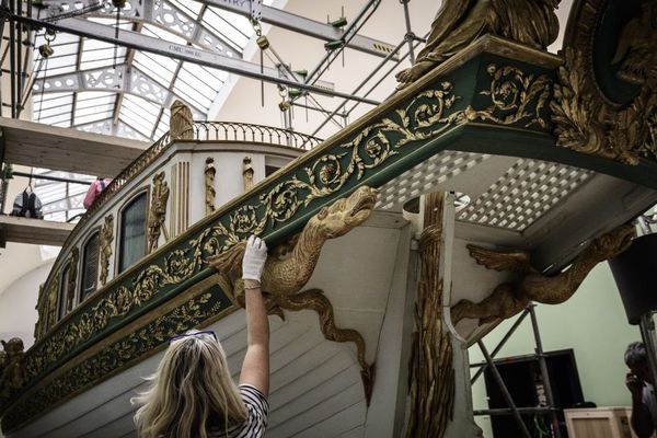 Les préparatifs pour déplacer d'ici octobre 2018, le canot de Napoléon du musée de la Marine à Paris pour rejoindre Brest - 19/09/2018