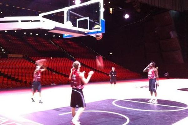 Derniers réglages au Palais des Congrès pour l'Elan Chalon avant le match des champions.